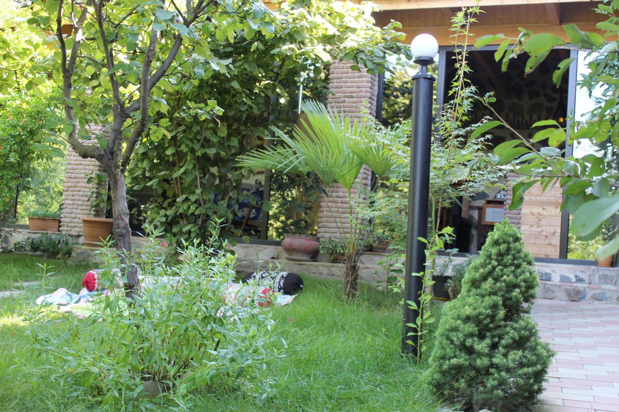 Guest House Poligloti Telawi Exterior foto