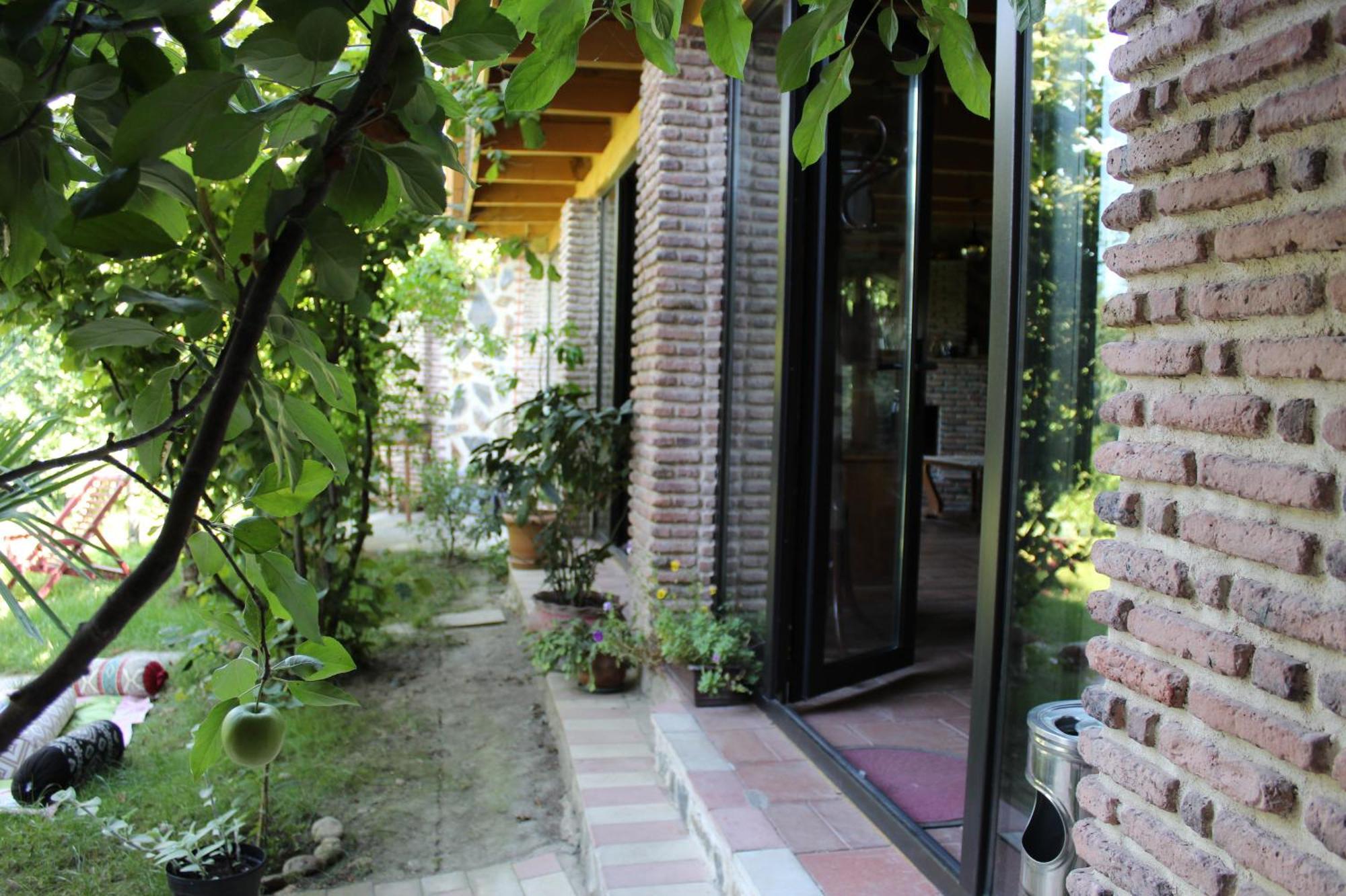 Guest House Poligloti Telawi Exterior foto